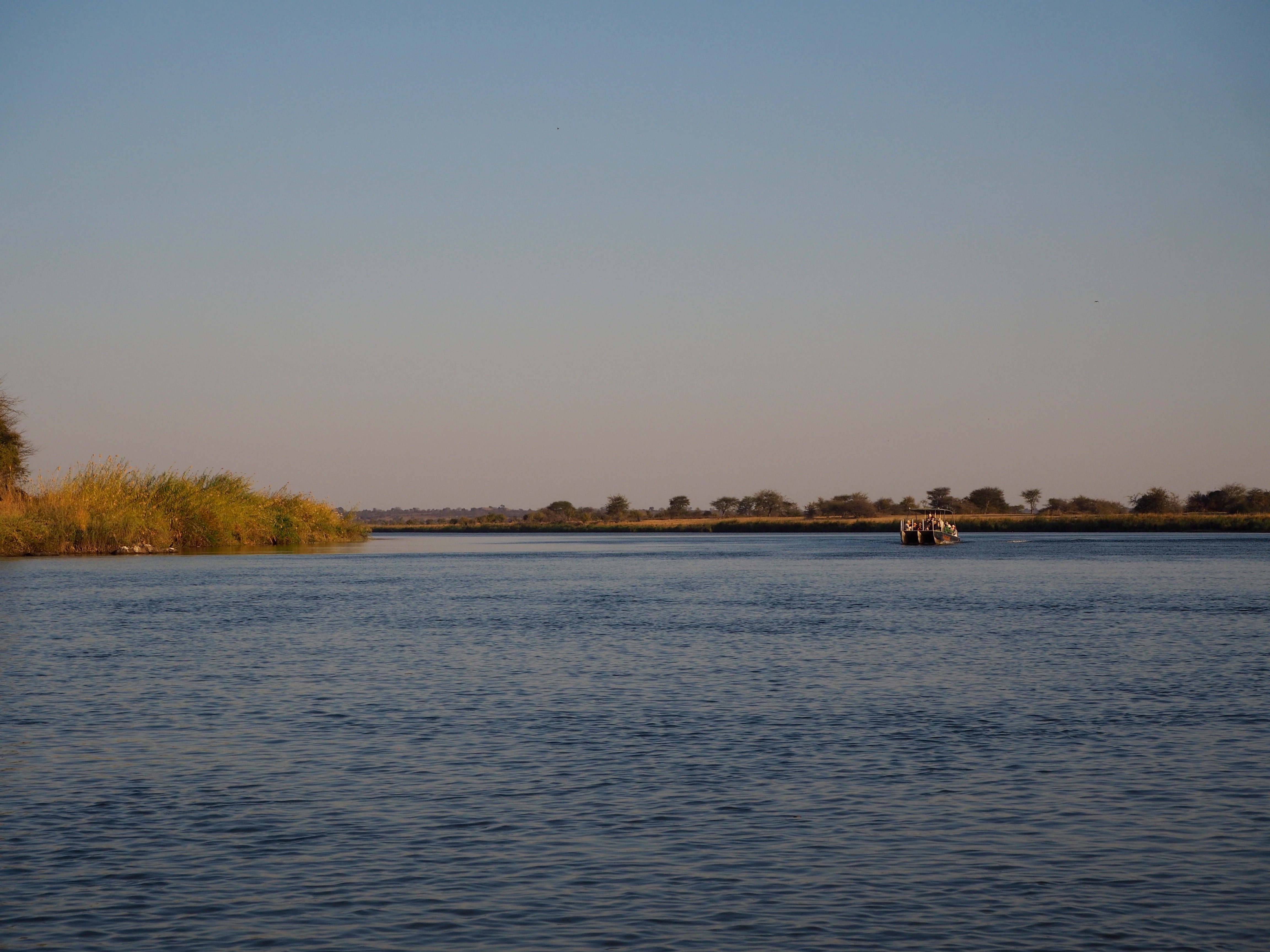 Namibia Okavango Hakusembe Lodge Fluss Strand