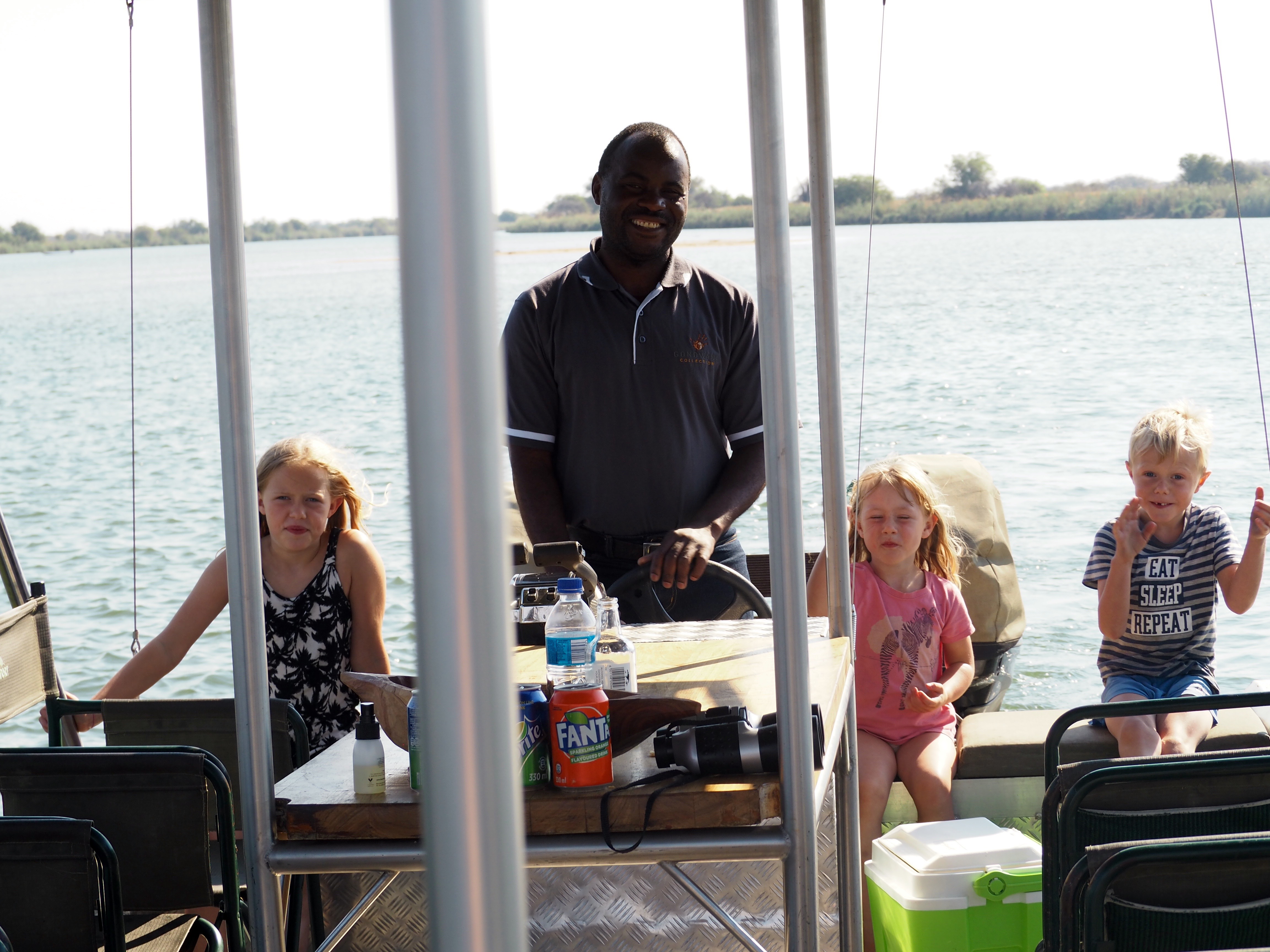 Namibia Okavango Hakusembe Lodge Fluss Strand Boatcruise